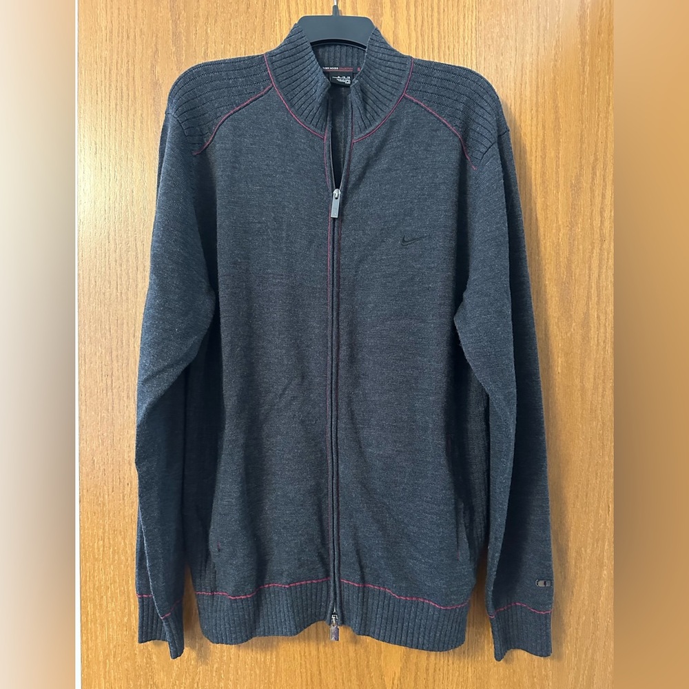Men’s Nike Tiger Woods Charcoal Gray Zip front light Sweater. XL fits like L.